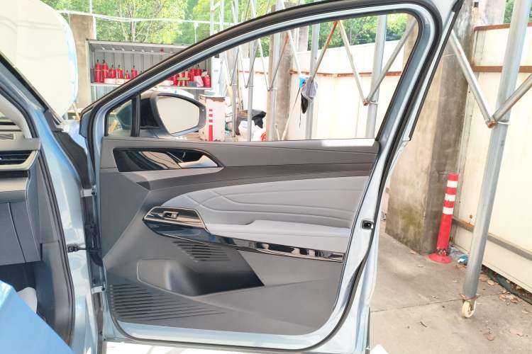 Used Volkswagen ID.6 X 2023 Ultra-Intelligent Long-Range Version Interior 5