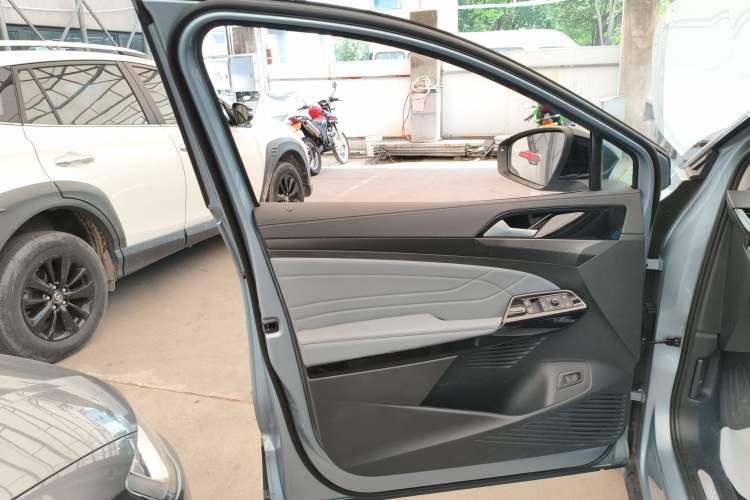 Used Volkswagen ID.6 X 2023 Ultra-Intelligent Long-Range Version Interior 7