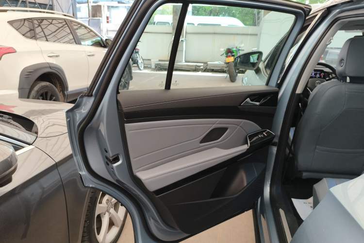 Used Volkswagen ID.6 X 2023 Ultra-Intelligent Long-Range Version Interior 8