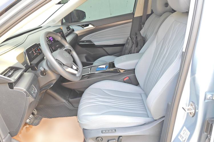 Used Volkswagen ID.6 X 2023 Ultra-Intelligent Long-Range Version Left Front Seat
