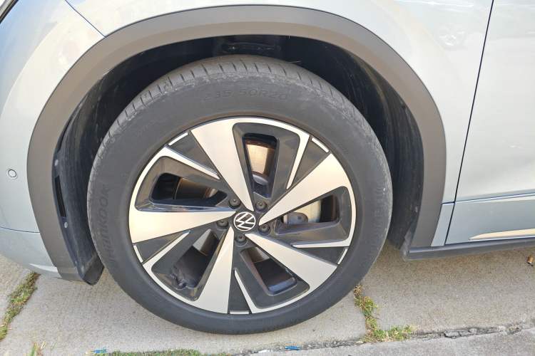 Used Volkswagen ID.6 X 2023 Ultra-Intelligent Long-Range Version Left Front Wheel Hub