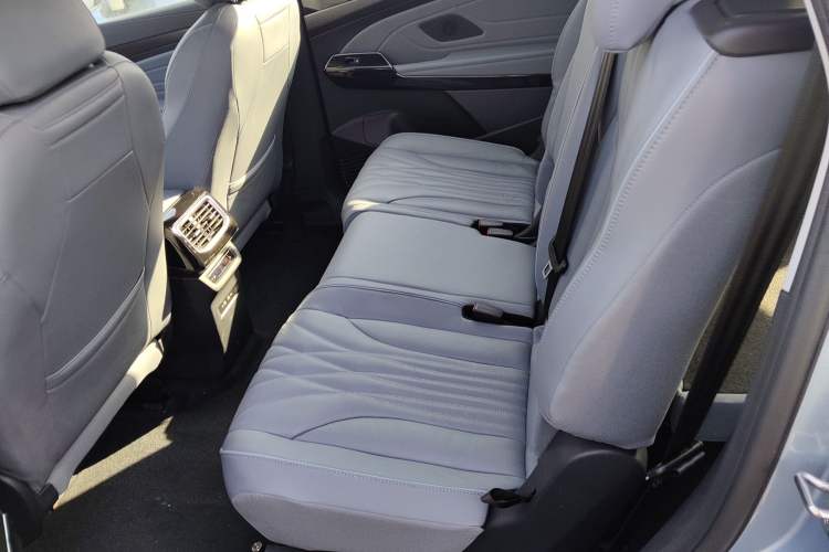 Used Volkswagen ID.6 X 2023 Upgraded Model Ultra-Long Range Version Left Rear Seat