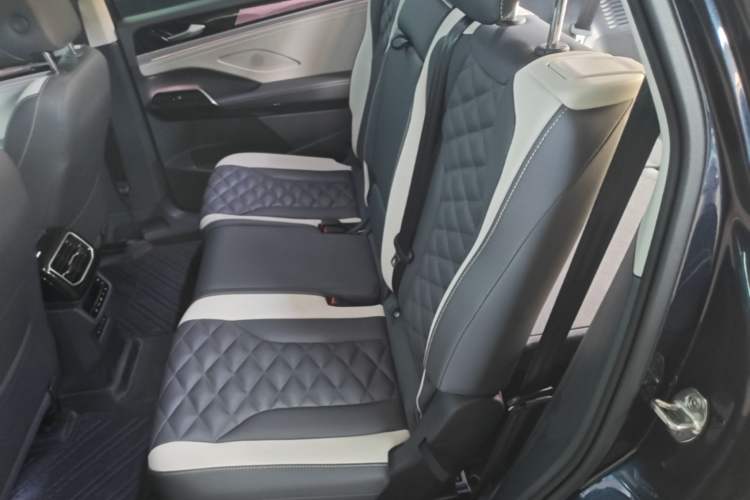 Used Volkswagen ID.6 X 2023 Upgraded Model Ultra-Long Range Version Left Rear Seat