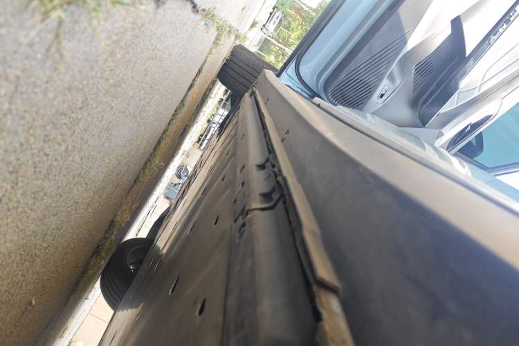 Used Volkswagen ID.6 X 2023 Ultra-Intelligent Long-Range Version Left Side Sill