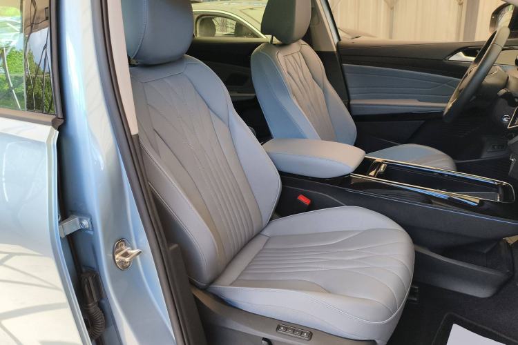 Used Volkswagen ID.6 X 2023 Ultra-Intelligent Long-Range Version Right Front Seat