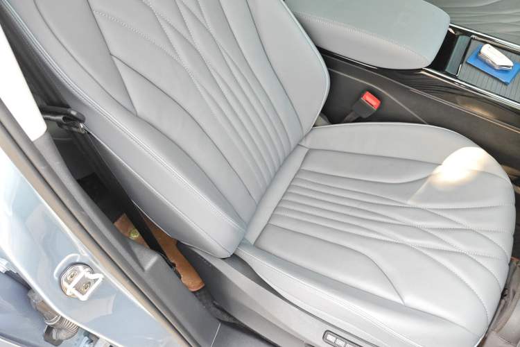 Used Volkswagen ID.6 X 2023 Ultra-Intelligent Long-Range Version Right Front Seat