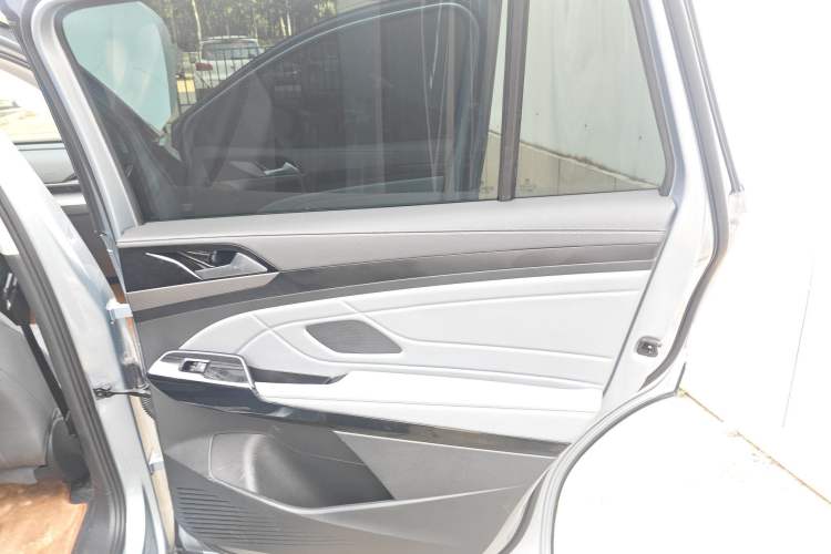 Used Volkswagen ID.6 X 2023 Ultra-Intelligent Long-Range Version Right Rear Door Interior
