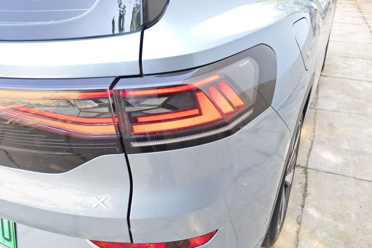 Used Volkswagen ID.6 X 2023 Ultra-Intelligent Long-Range Version Right Rear Taillight