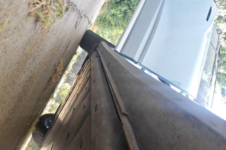 Used Volkswagen ID.6 X 2023 Ultra-Intelligent Long-Range Version Right Side Sill