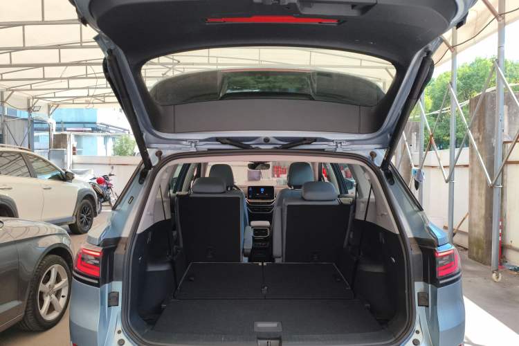 Used Volkswagen ID.6 X 2023 Ultra-Intelligent Long-Range Version Trunk