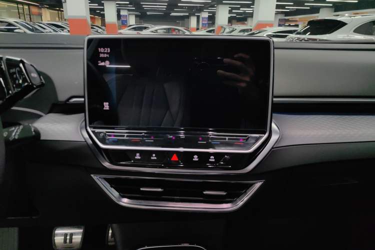Used Volkswagen ID.6 X 2023 Ultra-Intelligent Long-Range Version Audio And AC Panel