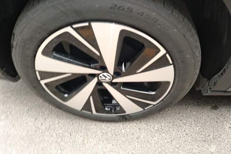 Used Volkswagen ID.6 X 2023 Pure Long-Range Version Exterior 5