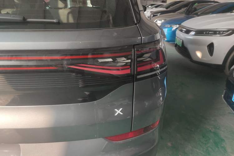 Used Volkswagen ID.6 X 2023 Ultra-Intelligent Long-Range Version Exterior 6