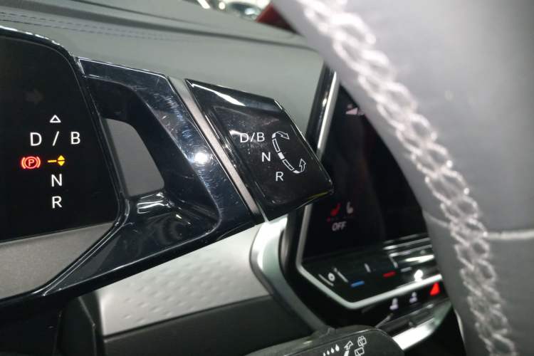 Used Volkswagen ID.6 X 2023 Ultra-Intelligent Long-Range Version Gear Lever