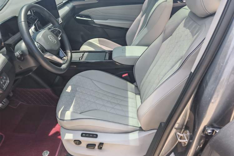 Used Volkswagen ID.6 X 2023 Ultra-Intelligent Long-Range Version Interior 2