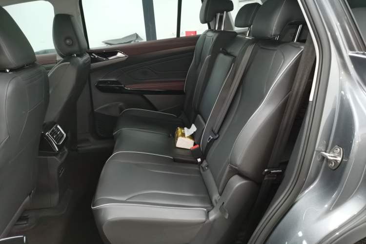 Used Volkswagen ID.6 X 2023 Upgraded Model Pure Long-Range Version Interior 4