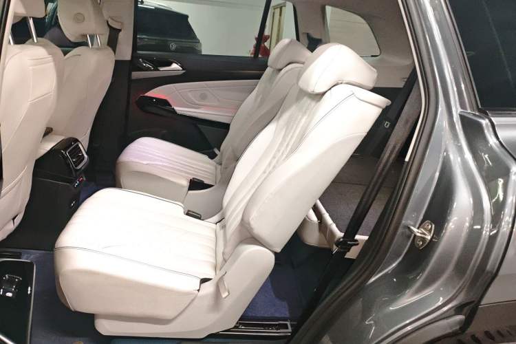 Used Volkswagen ID.6 X 2023 Ultra-Intelligent Long-Range Version Interior 4