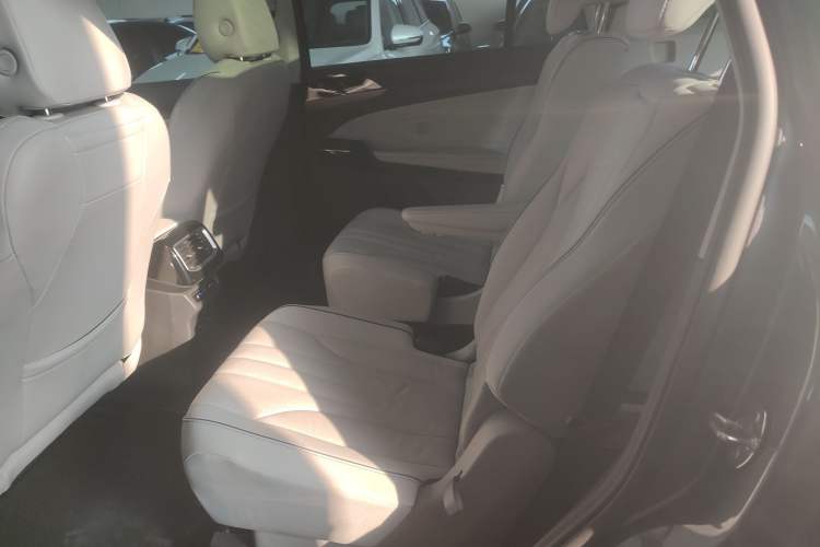 Used Volkswagen ID.6 X 2023 Ultra-Intelligent Long-Range Version Interior 4