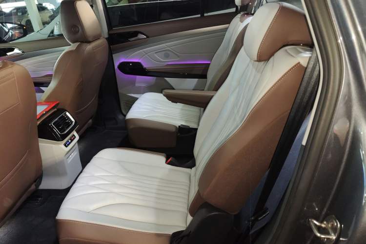 Used Volkswagen ID.6 X 2023 Ultra-Intelligent Long-Range Version Interior 4