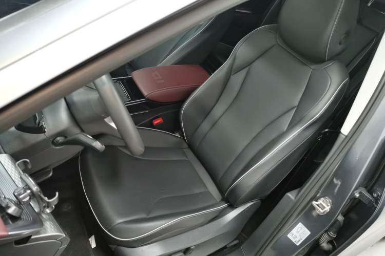 Used Volkswagen ID.6 X 2023 Upgraded Model Pure Long-Range Version Left Front Seat