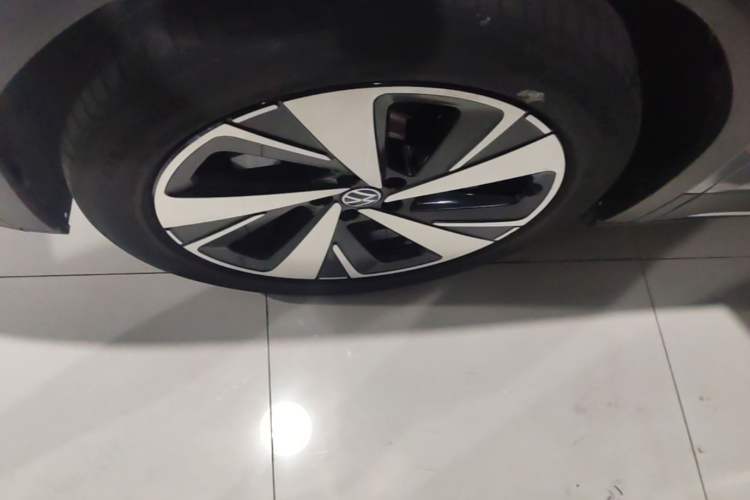 Used Volkswagen ID.6 X 2023 Ultra-Intelligent Long-Range Version Left Front Wheel Hub