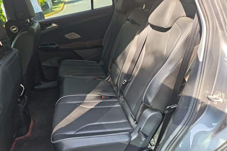 Used Volkswagen ID.6 X 2023 Upgraded Model Pure Long-Range Version Left Rear Seat