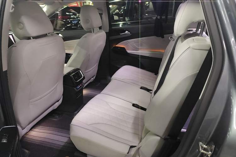 Used Volkswagen ID.6 X 2023 Upgraded Model Ultra-Long Range Version Left Rear Seat