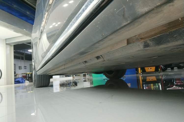 Used Volkswagen ID.6 X 2023 Pure Long-Range Version Left Side Sill