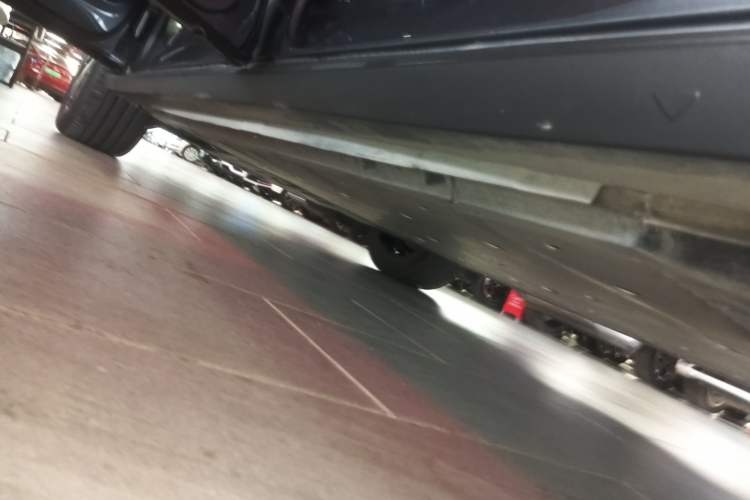 Used Volkswagen ID.6 X 2023 Pure Long-Range Version Left Side Sill