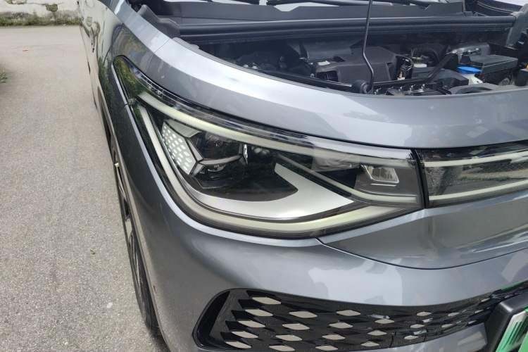 Used Volkswagen ID.6 X 2023 Kinergy Four-Wheel Drive Edition Right Front Headlight