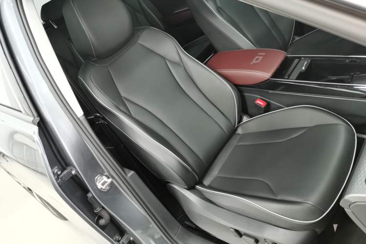 Used Volkswagen ID.6 X 2023 Upgraded Model Pure Long-Range Version Right Front Seat