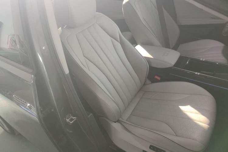 Used Volkswagen ID.6 X 2023 Ultra-Intelligent Long-Range Version Right Front Seat