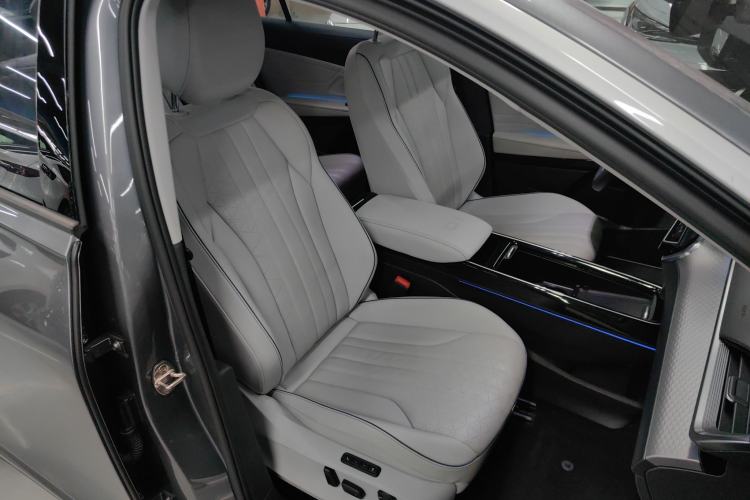 Used Volkswagen ID.6 X 2023 Ultra-Intelligent Long-Range Version Right Front Seat