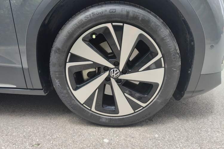 Used Volkswagen ID.6 X 2023 Kinergy Four-Wheel Drive Edition Right Front Wheel Hub