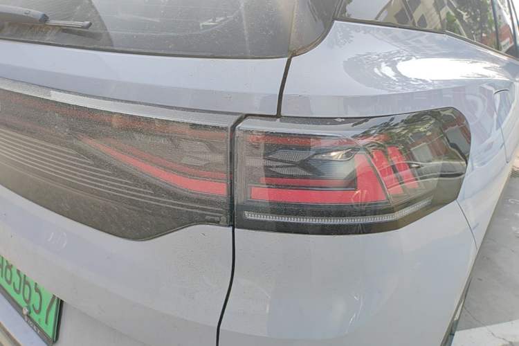 Used Volkswagen ID.6 X 2023 Ultra-Intelligent Long-Range Version Right Rear Taillight