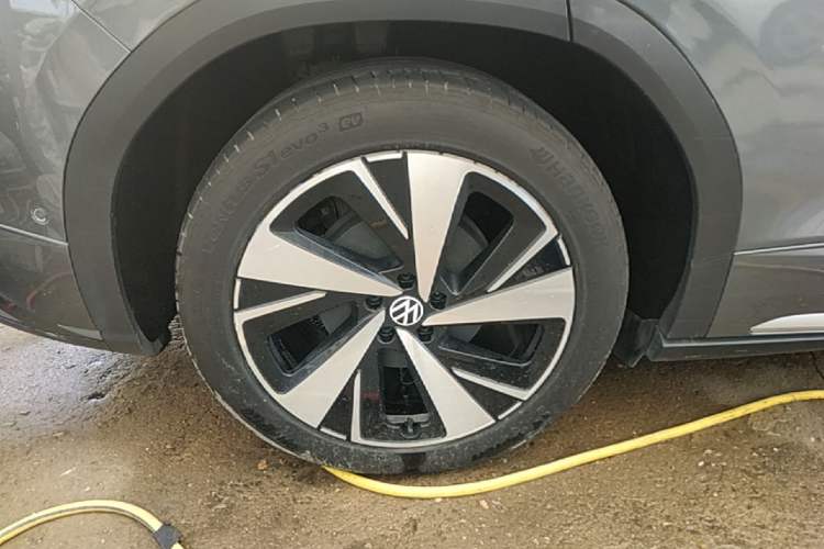 Used Volkswagen ID.6 X 2023 Ultra-Intelligent Long-Range Version Right Rear Wheel Hub