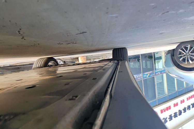 Used Volkswagen ID.6 X 2023 Ultra-Intelligent Long-Range Version Right Side Sill