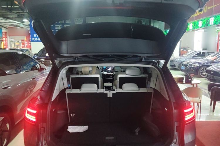 Used Volkswagen ID.6 X 2023 Ultra-Intelligent Long-Range Version Trunk