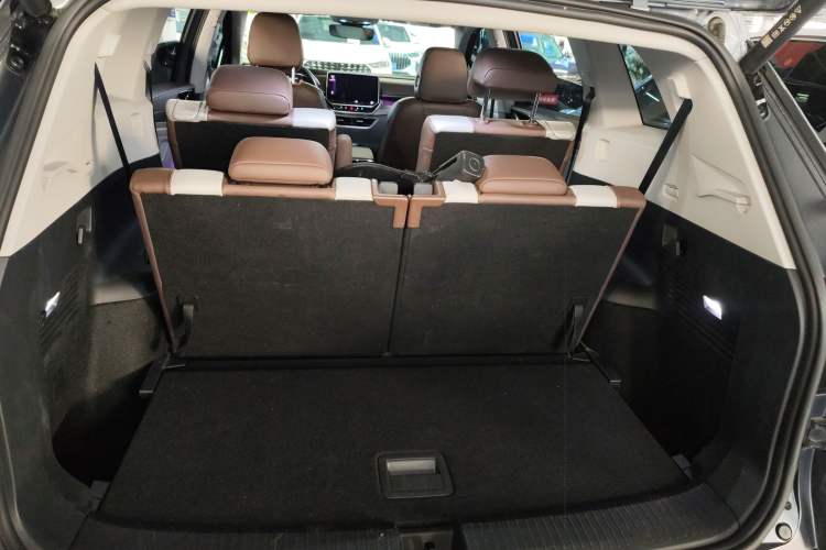 Used Volkswagen ID.6 X 2023 Ultra-Intelligent Long-Range Version Trunk