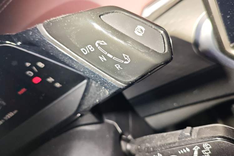 Used Volkswagen ID.6 X 2023 Ultra-Intelligent Long-Range Version Gear Lever