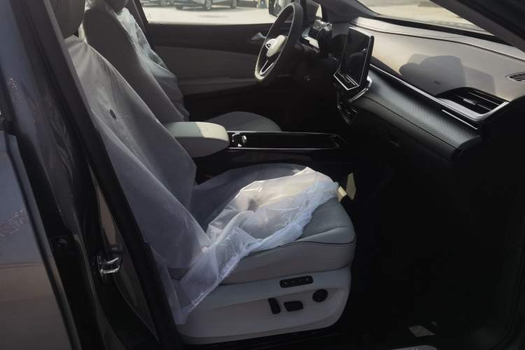 Used Volkswagen ID.6 X 2023 Ultra-Intelligent Long-Range Version Interior 4