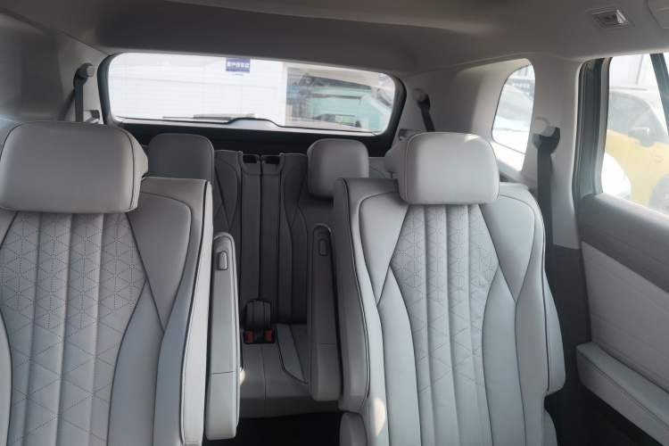 Used Volkswagen ID.6 X 2023 Ultra-Intelligent Long-Range Version Interior 5