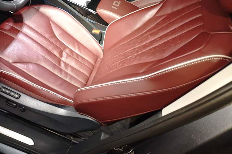 Used Volkswagen ID.6 X 2023 Ultra-Intelligent Long-Range Version Left Front Seat