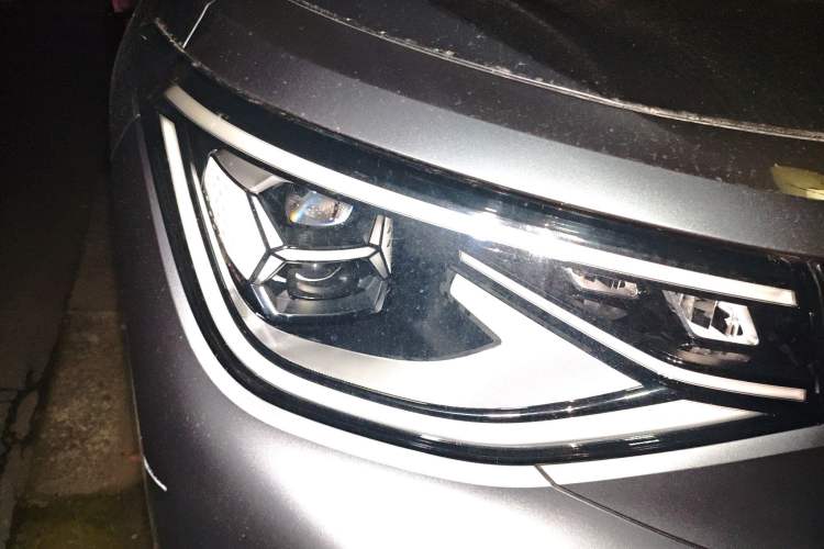 Used Volkswagen ID.6 X 2023 Ultra-Intelligent Long-Range Version Right Front Headlight