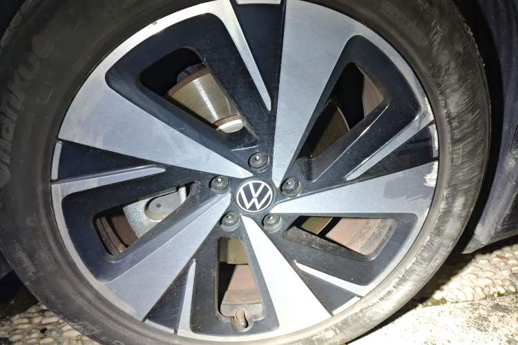 Used Volkswagen ID.6 X 2023 Ultra-Intelligent Long-Range Version Right Front Wheel Hub