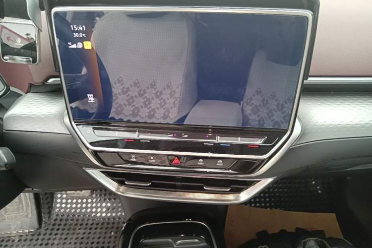 Used Volkswagen ID.6 X 2023 Upgraded Model Pure Long-Range Version Audio And AC Panel