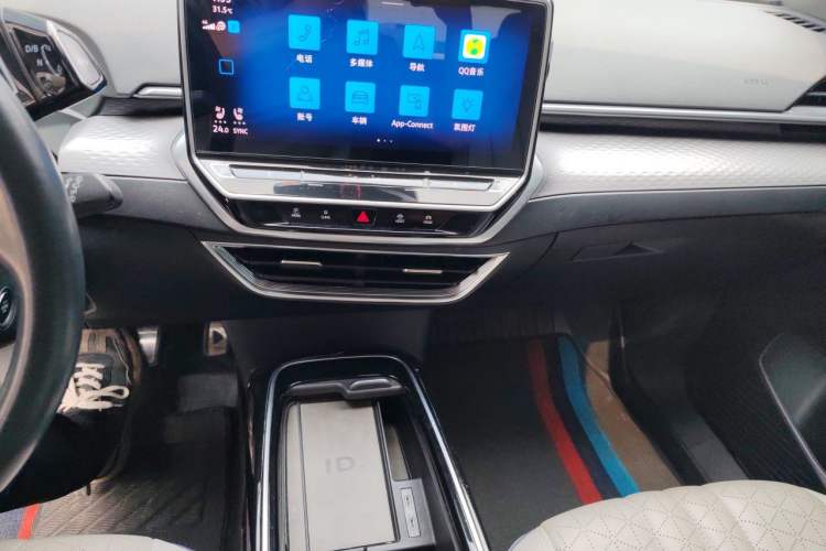 Used Volkswagen ID.6 X 2023 Upgraded Version Kinetic All-Wheel Drive Edition Audio And AC Panel