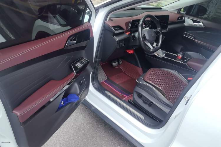Used Volkswagen ID.6 X 2023 Pure Long-Range Version Driver Seat