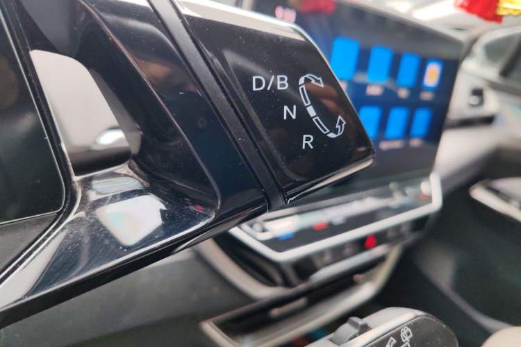 Used Volkswagen ID.6 X 2023 Upgraded Version Kinetic All-Wheel Drive Edition Gear Lever