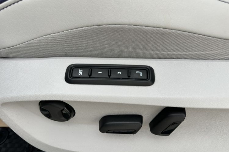 Used Volkswagen ID.6 X 2023 Ultra-Intelligent Long-Range Version Interior 1